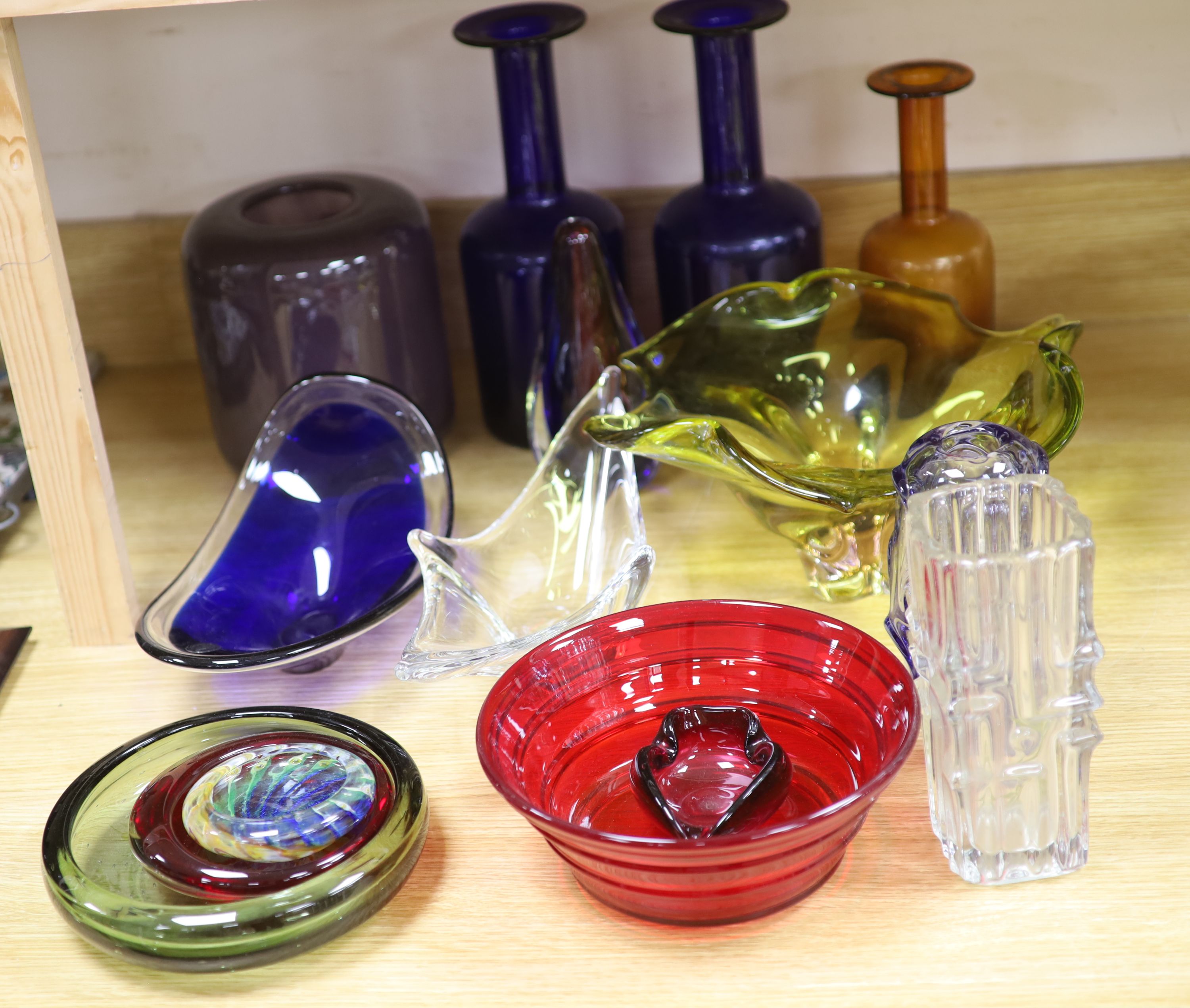 Three gul-shaped glass vases and a quantity of Art glass